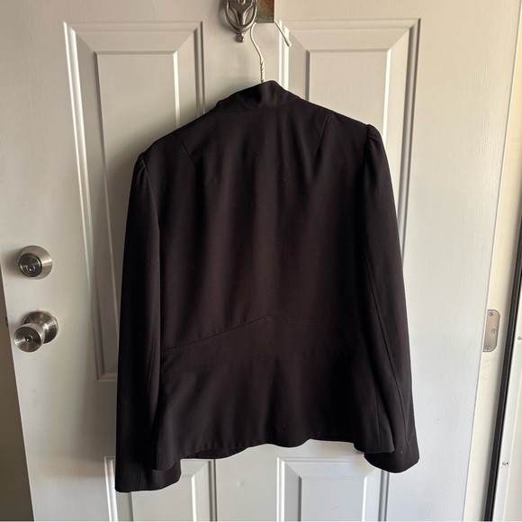 Banana Republic lined blazer, Size 8, buttoned front pockets. - Picture 3 of 5